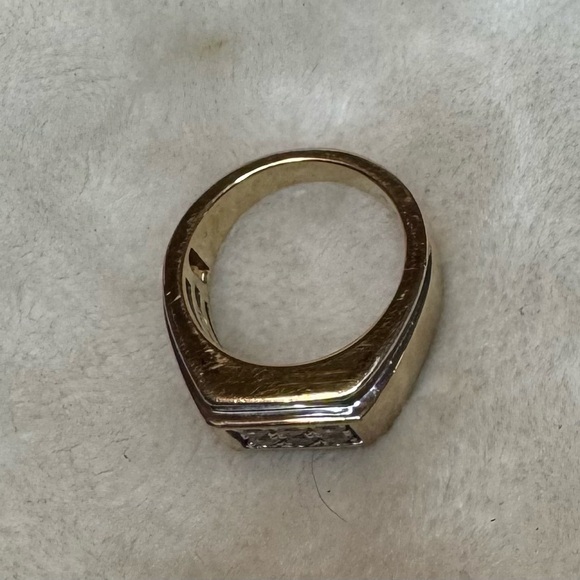 Sterling Silver Two Toned Ring Sz 10. Cz Stones - Picture 4 of 6